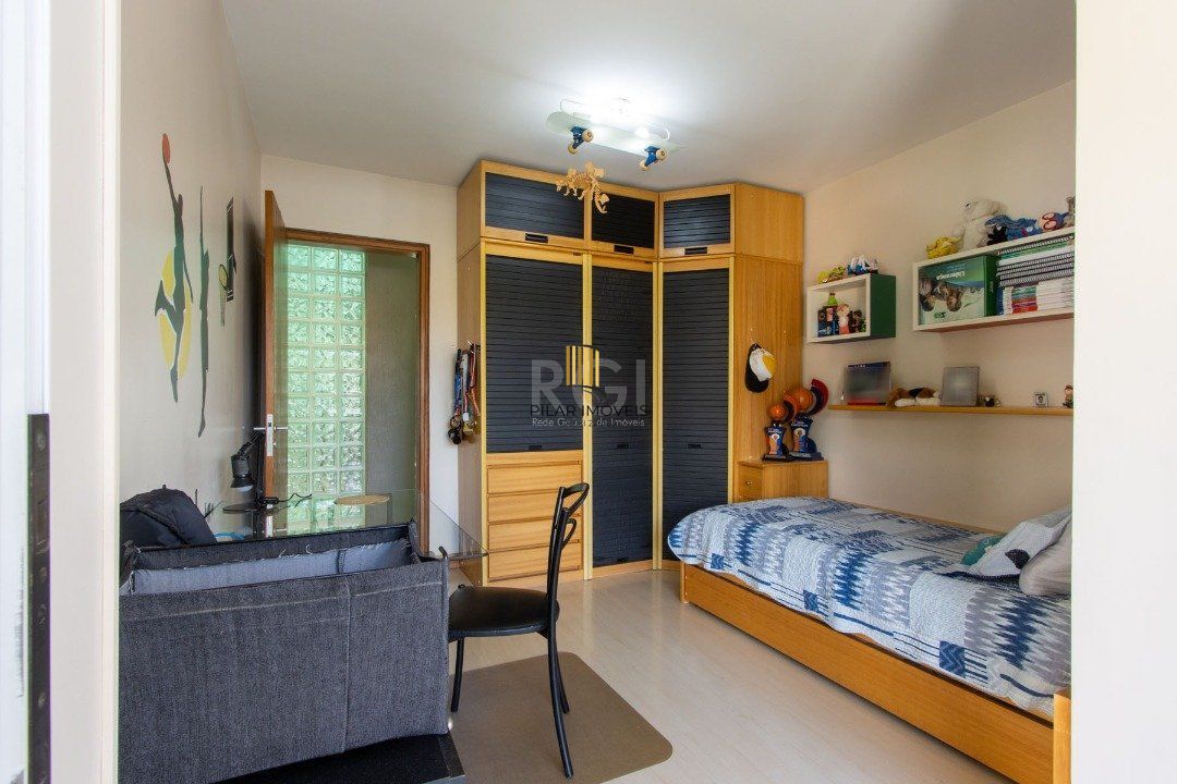 Casa 4 dormitórios no bairro Teresópolis