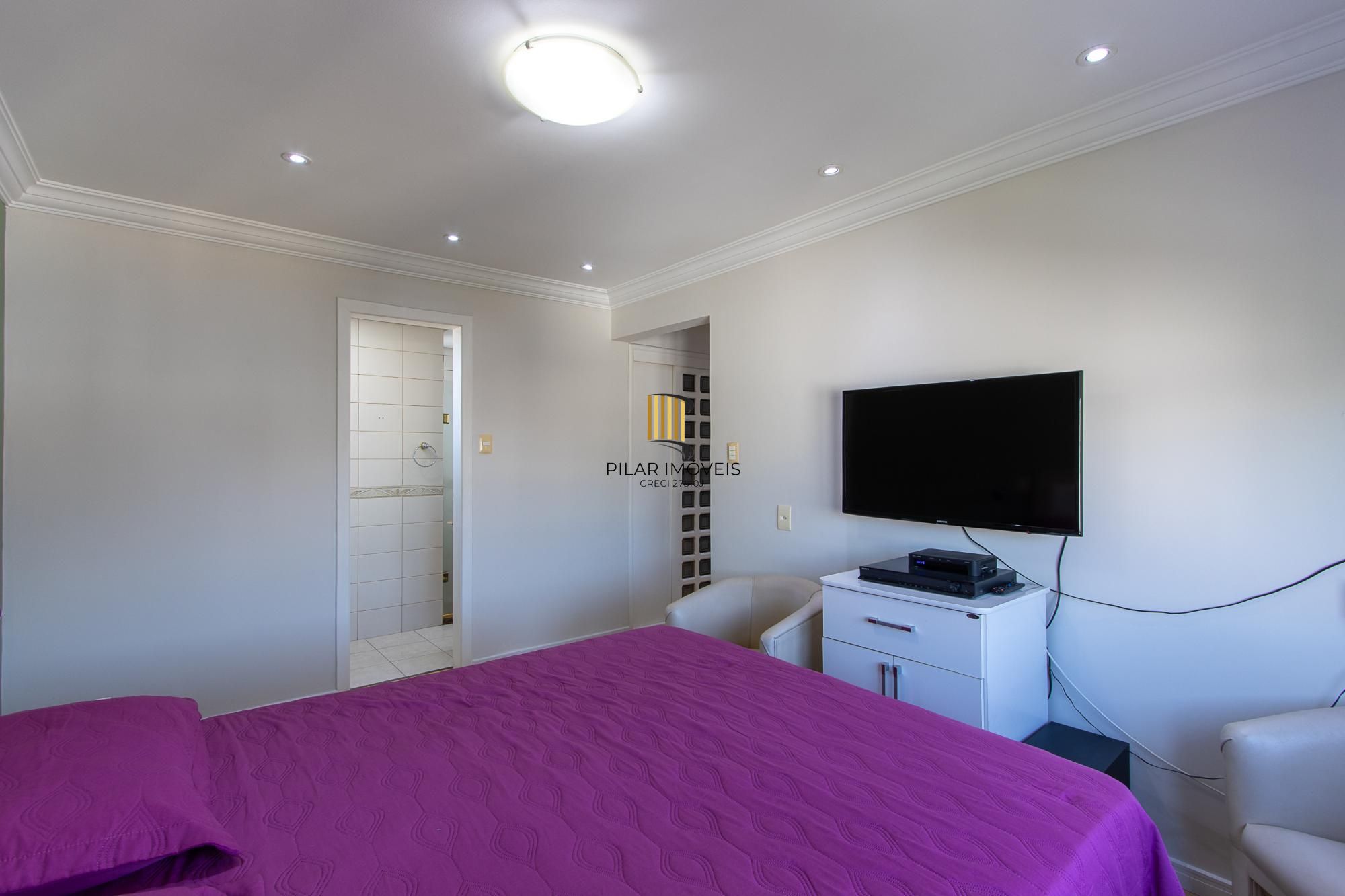 Cobertura com 2 dormitórios, incluindo 1 suíte.