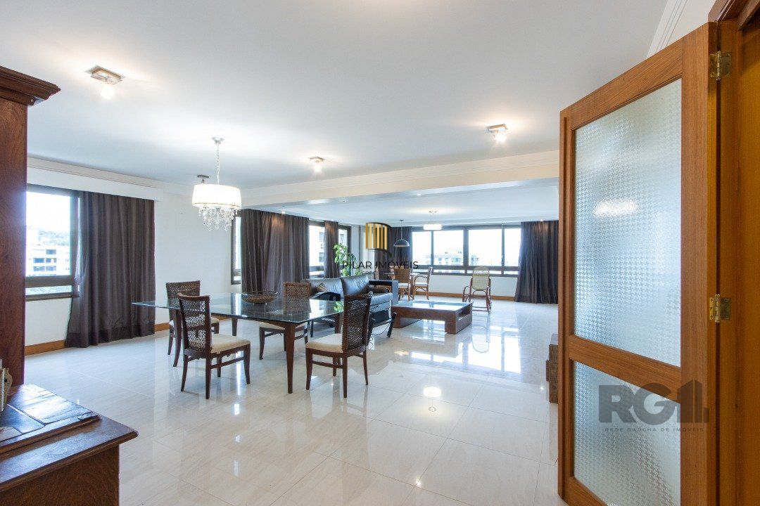 Apartamento na tristeza com três suítes e três vagas
