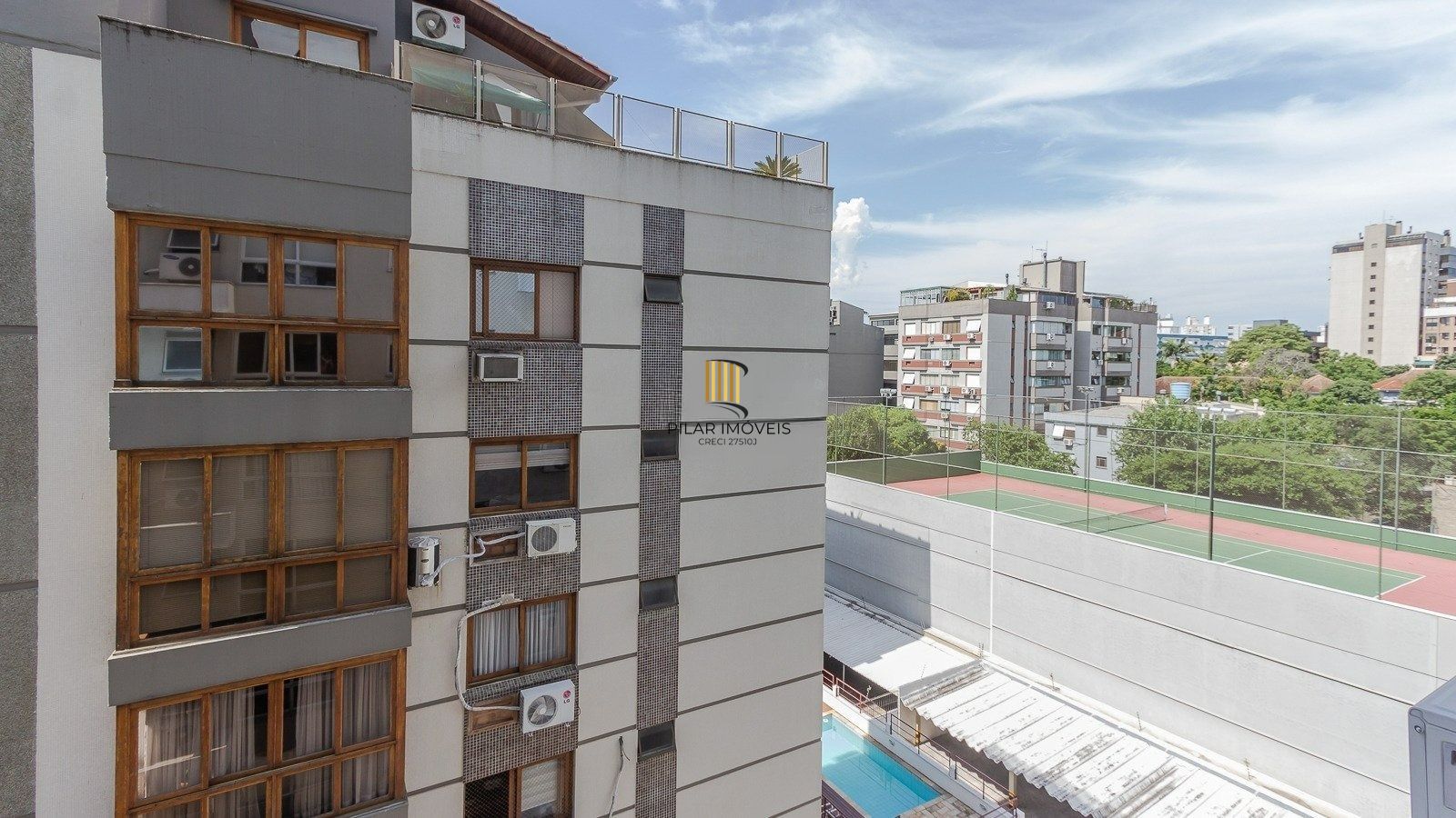 Apartamento 2 dormitórios, 1 suíte, 2 vagas, Petrópolis, Porto Alegre.