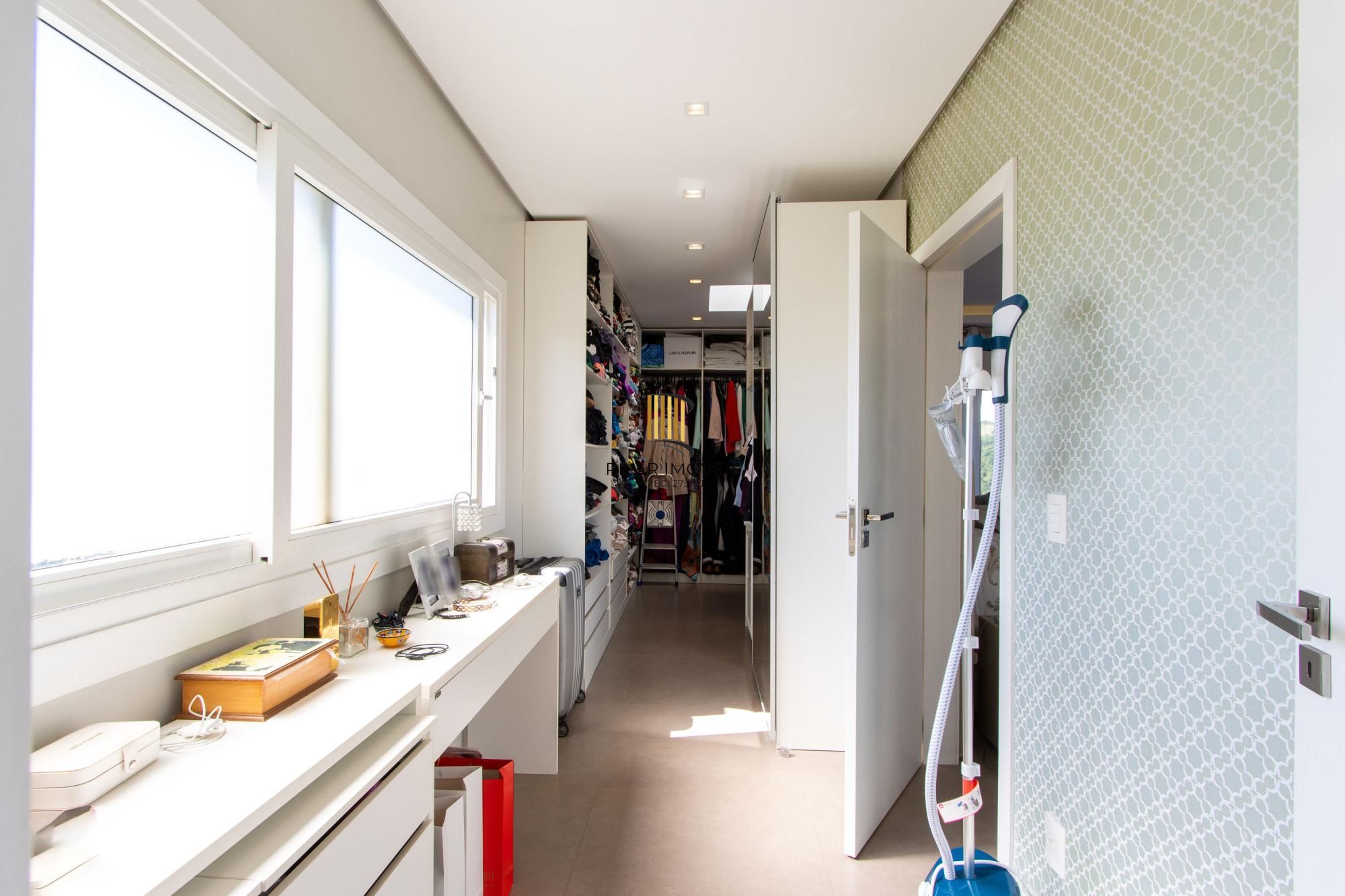 Luxuosa Casa em Condomínio de Alto Padrão com vista para Guaiba