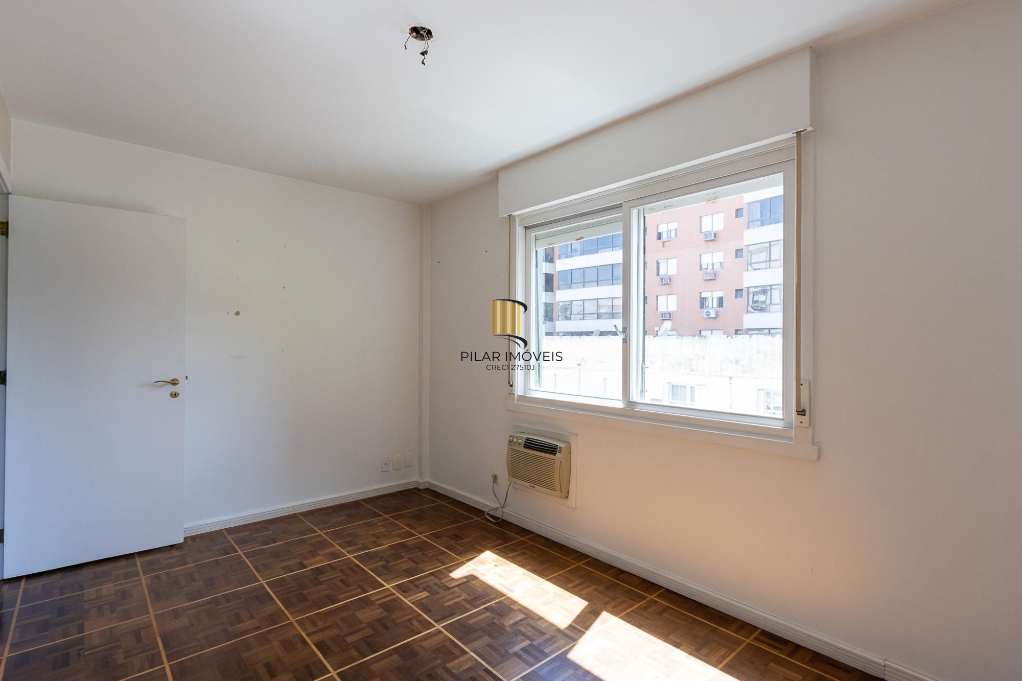 Apartamento amplo e bem localizado no Menino Deus!!