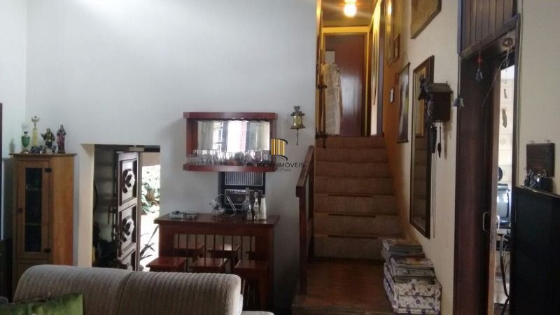 Casa para Venda - 320m², 3 dormitórios, sendo 1 suites, 4 vagas - Cristal