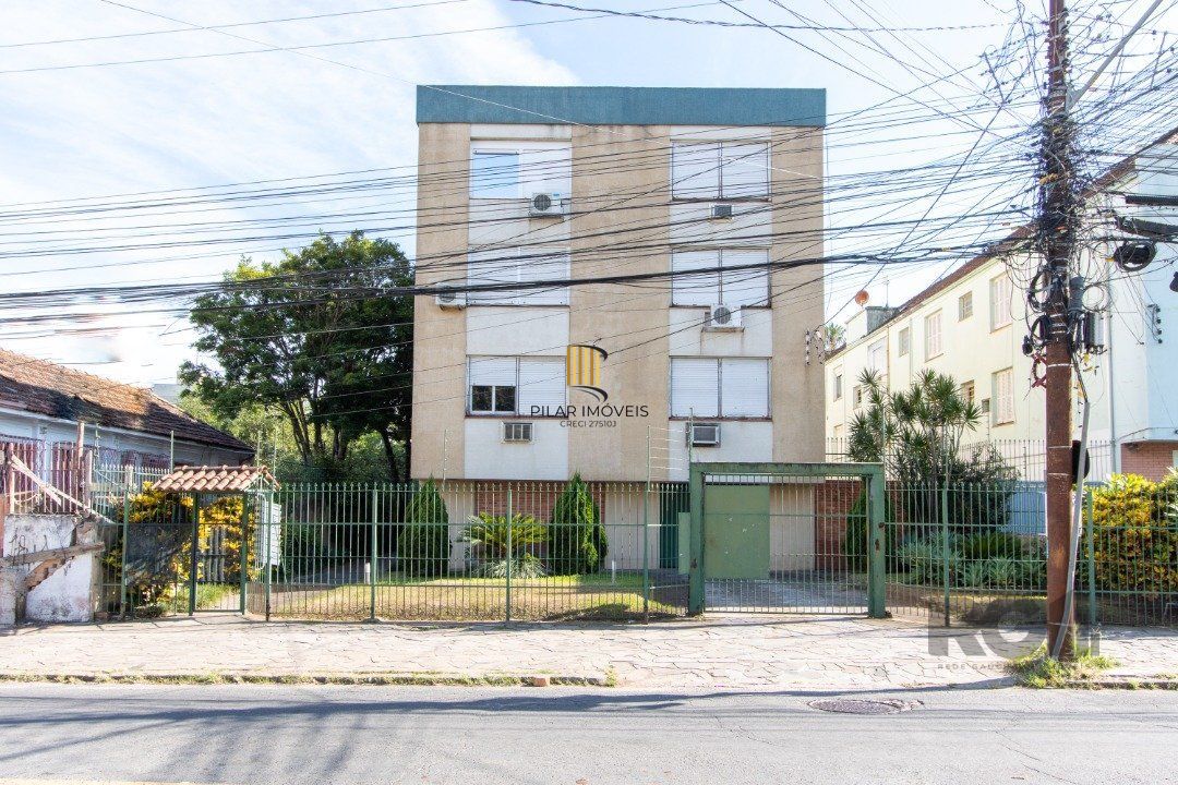 Apartamento reformado de 124m² privativos- 3 dormitórios sendo 1 suíte no bairro Medianeira