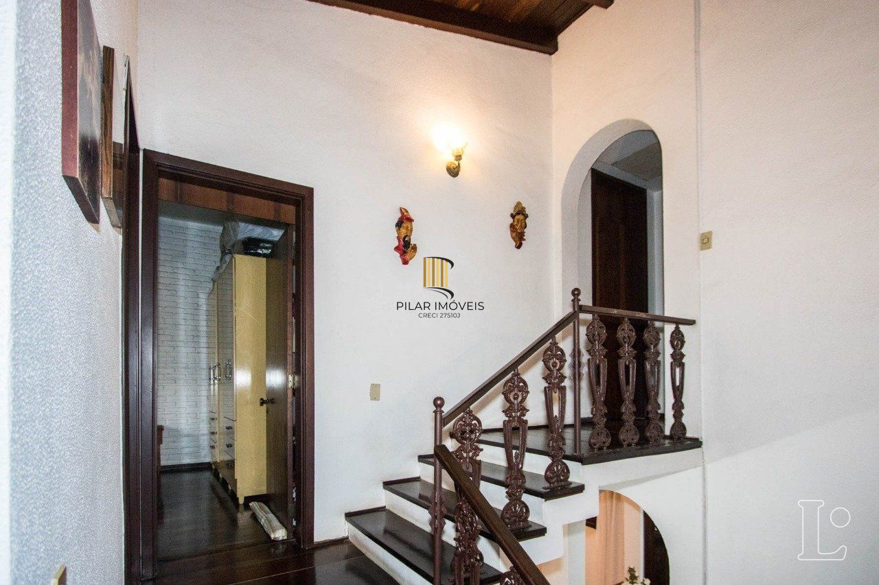 Casa para Venda - 485m², 4 dormitórios, sendo 1 suites, 3 vagas - Cristal
