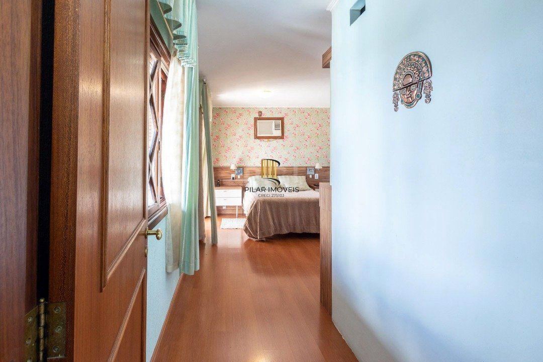 Casa para Venda - 451.63m², 5 dormitórios, sendo 1 suites, 4 vagas - Cristal