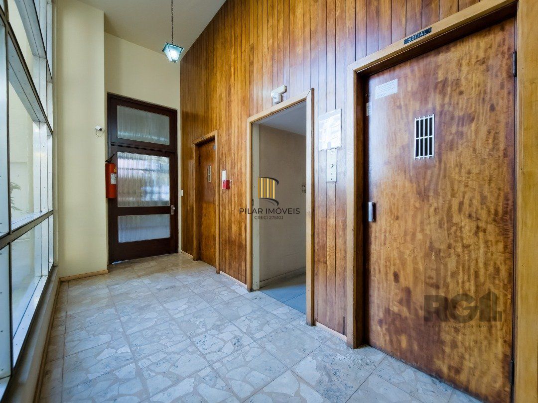 Apartamento, 3 quartos, 1 suite, dependência de empregada, elevador - Centro Histórico - Porto Alegre