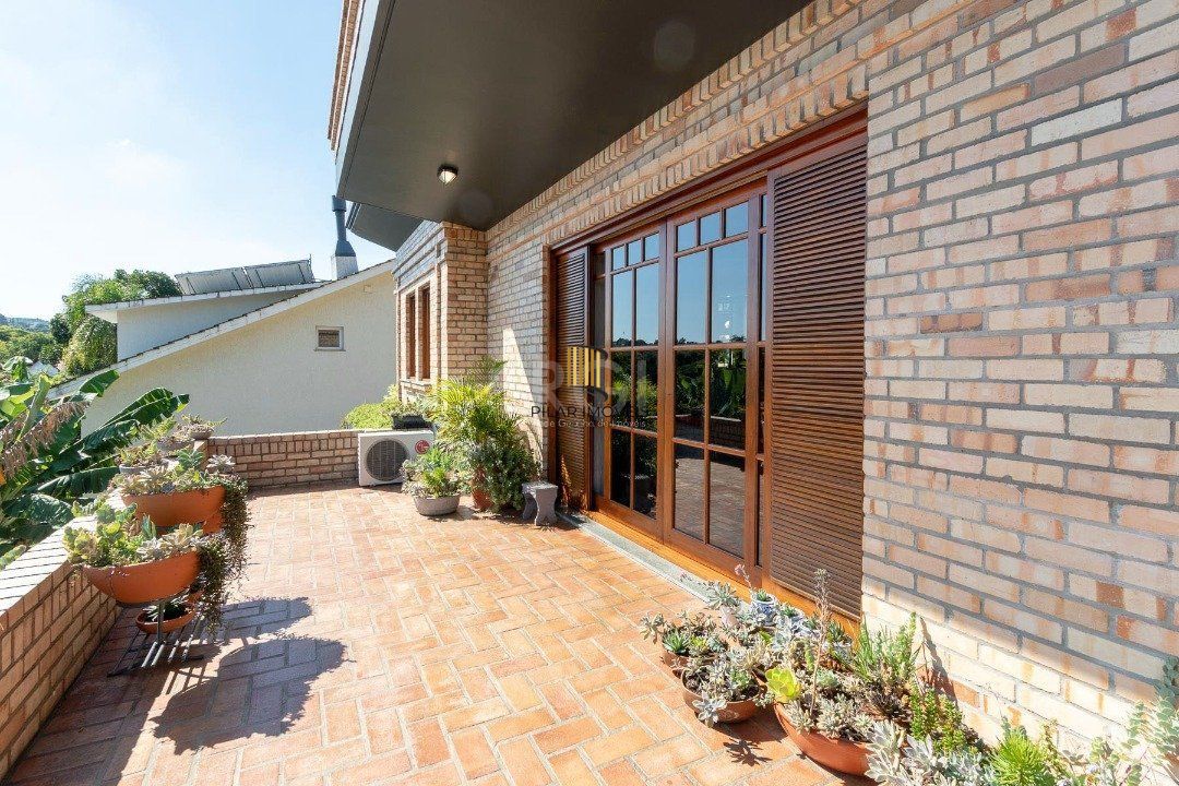 Casa Condominio para Venda - 559m², 4 dormitórios, sendo 3 suites, 3 vagas - Cavalhada