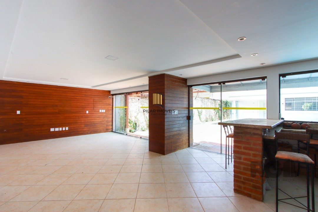 Casa com 4 quartos, com 347,57 m 2 privativos