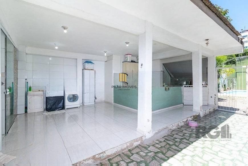 Casa 3 dormitórios no bairro Azenha