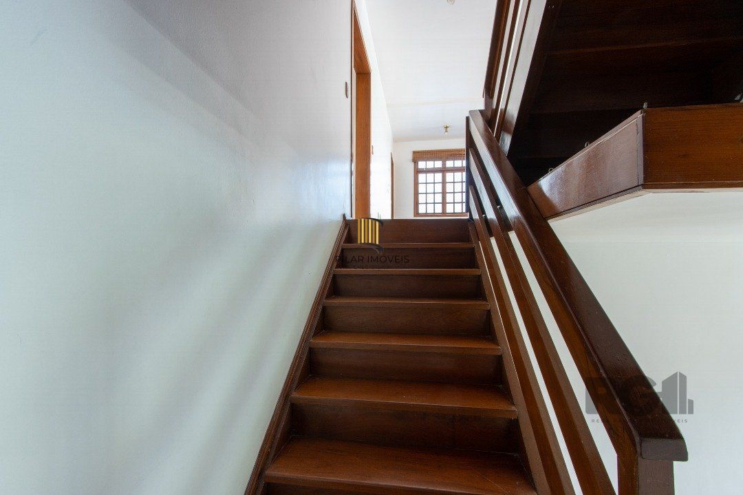 Casa 4 dormitórios no bairro Nonoai