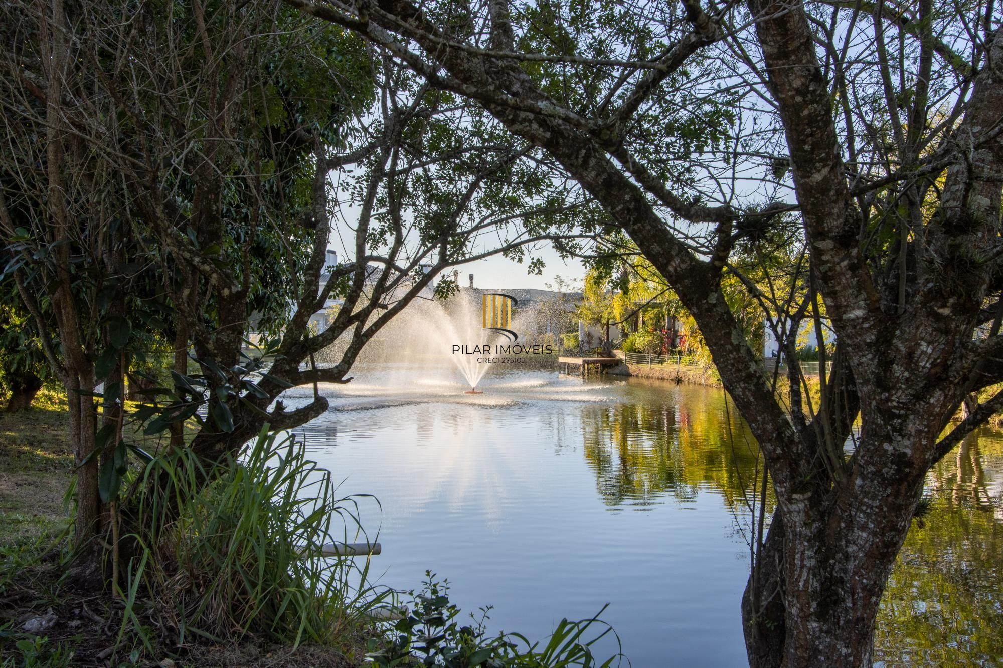Linda Casa de 5 suítes com fundos Lago no TerraVille