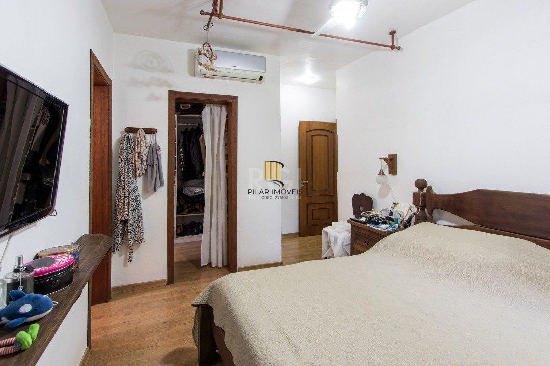 Casa para Venda - 250m², 3 dormitórios, sendo 2 suites, 3 vagas - Ponta Grossa