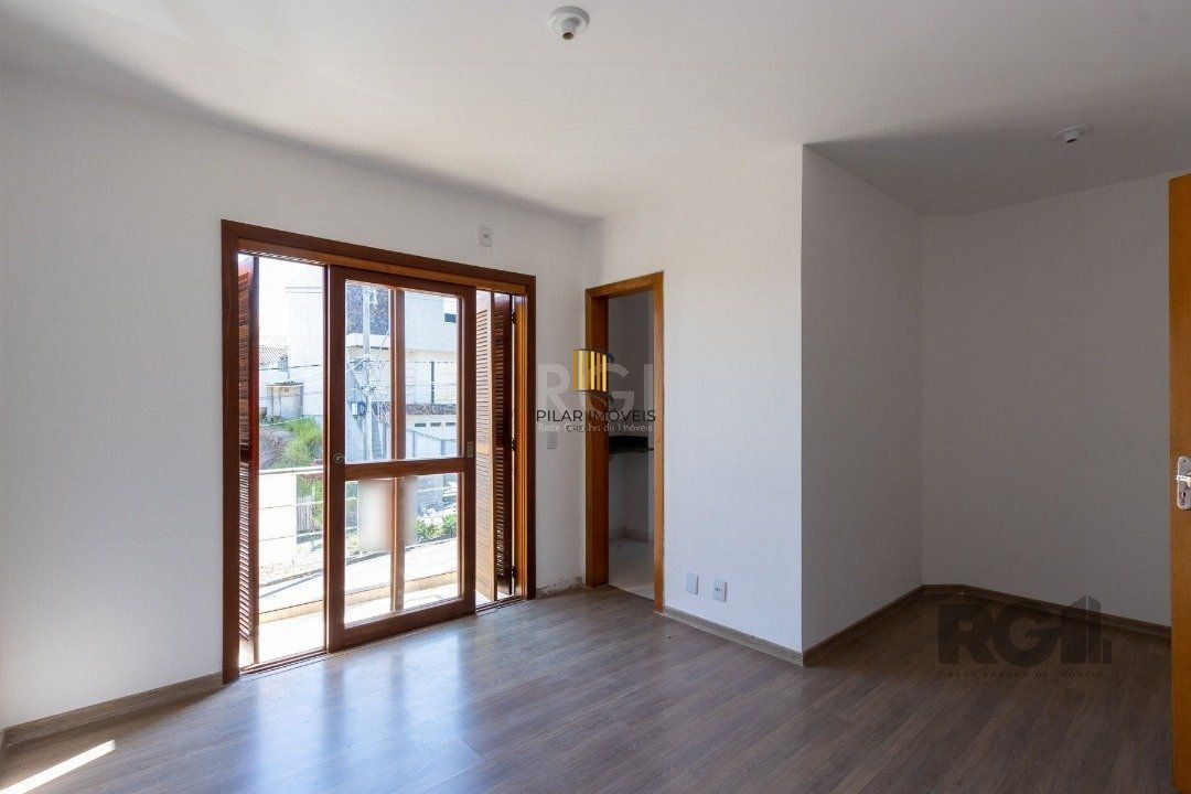 Casa 3 dormitórios no bairro Guarujá
