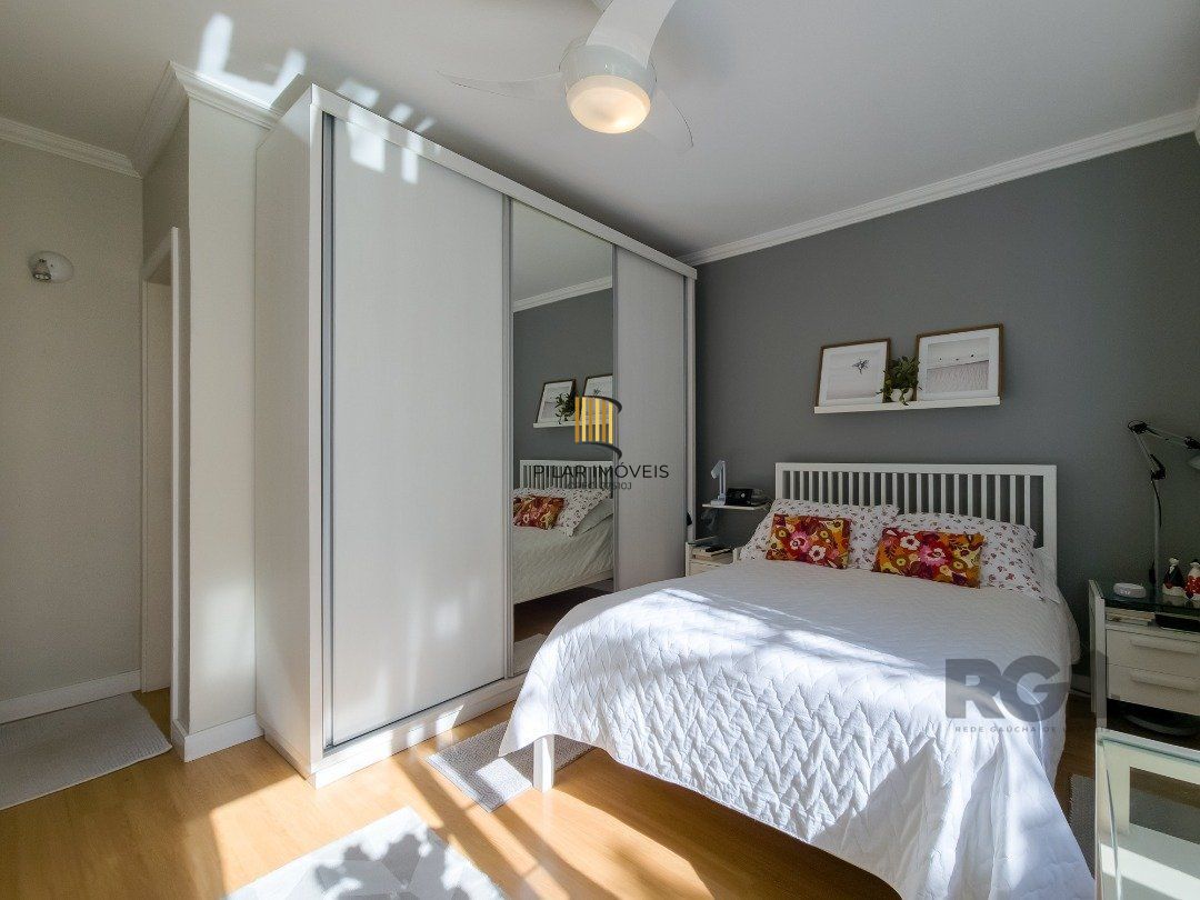 CASA TÉRREA REFORMADA, 3 QUARTOS, SUITE, PÁTIO - BAIRRO CRISTAL