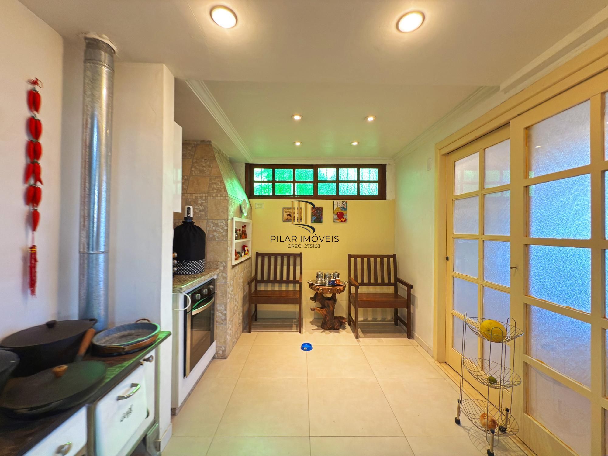 Casa em condomínio bairro Tristeza, com 185m² privativos.