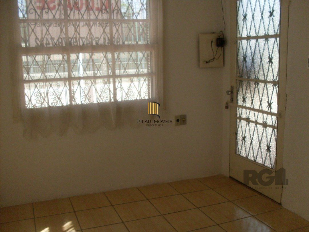 Casa comercial térrea na Av. Aparício Borges - Bairro Teresópolis