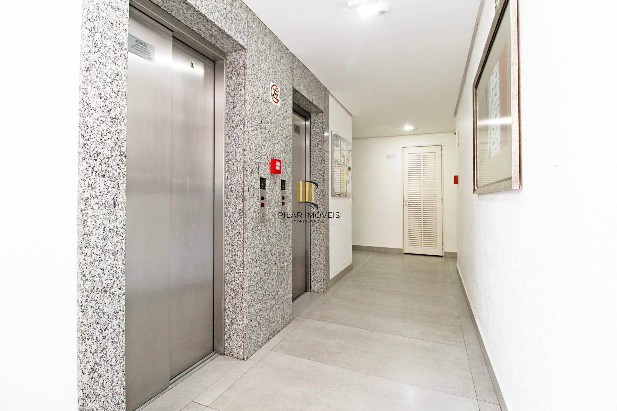 Apartamento de 3 dormitórios, 1 suíte e 2 vagas de garagem cobertas.