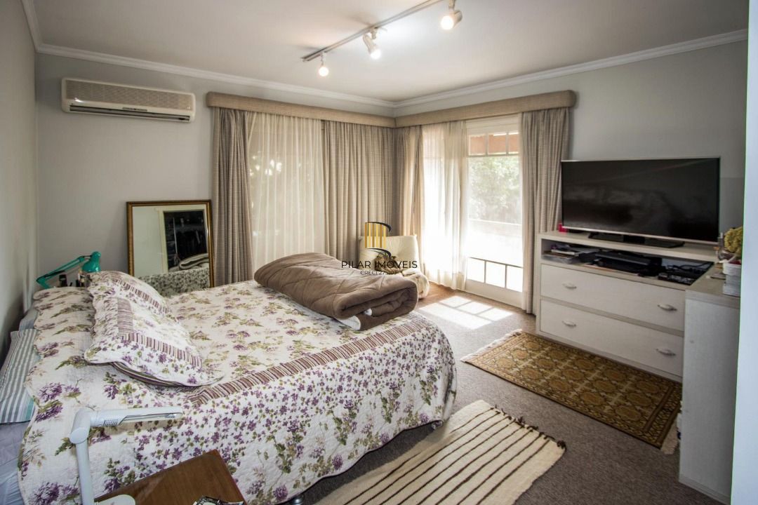 Casa para Venda - 489m², 4 dormitórios, sendo 2 suites, 3 vagas - Cristal