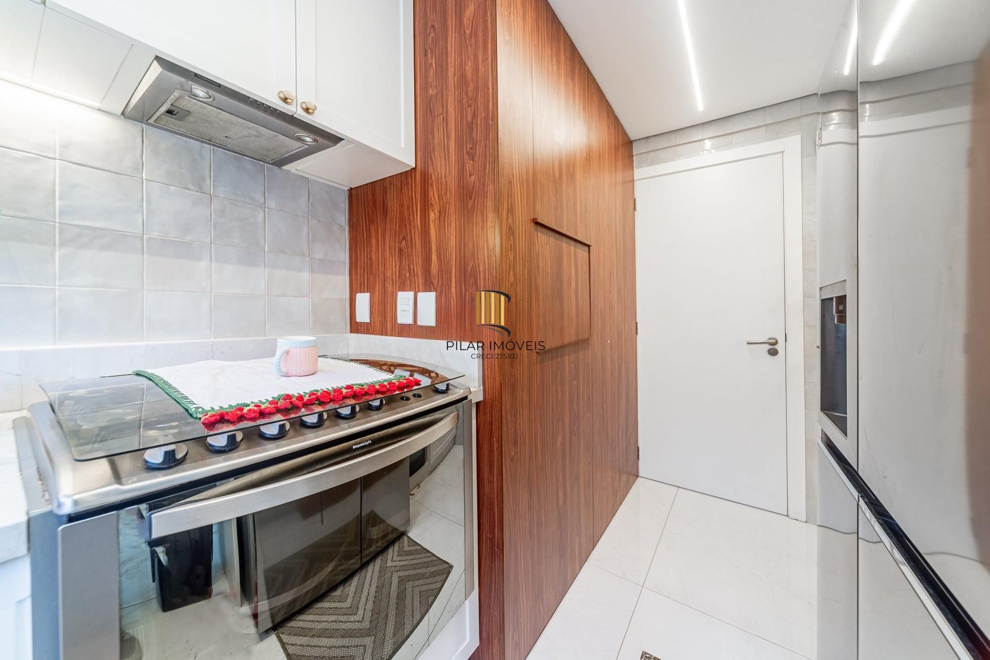 Apartamento 3 dormitórios, sendo 3 suítes e 2 vagas no Petropolis