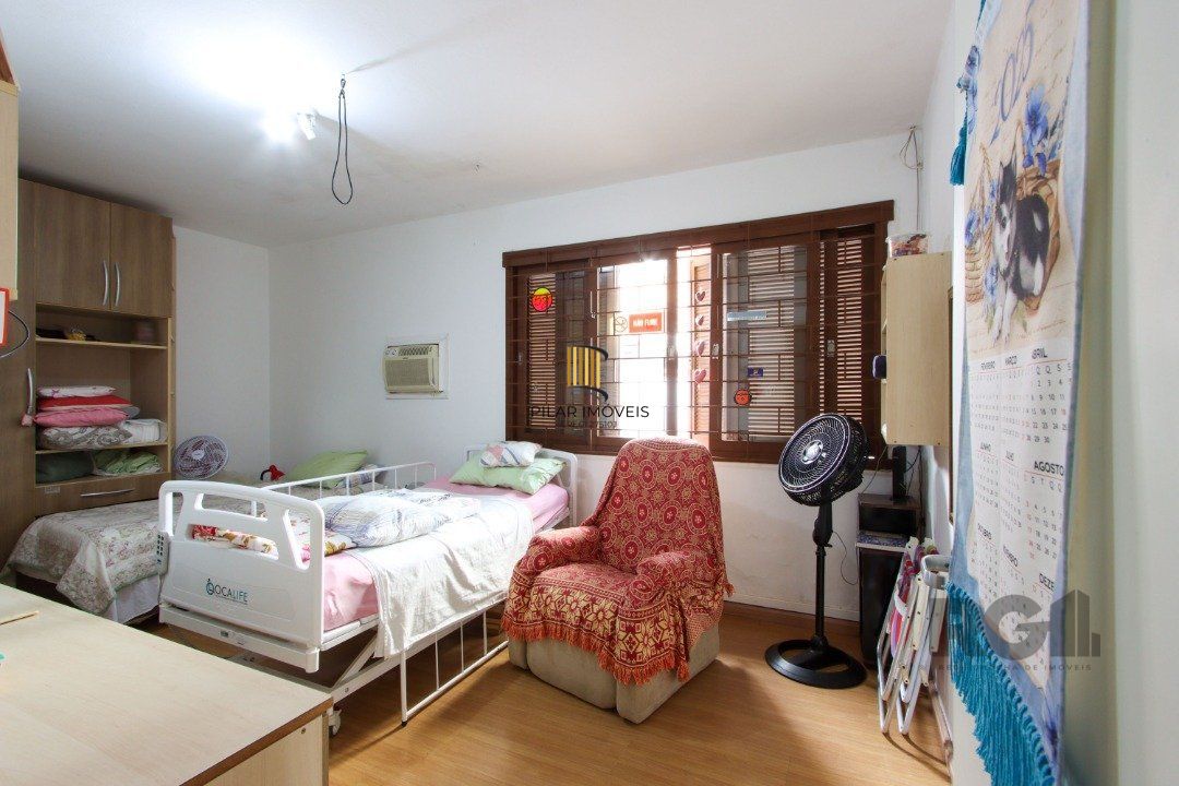 Casa térrea com  hall de entrada ,4 dormitórios