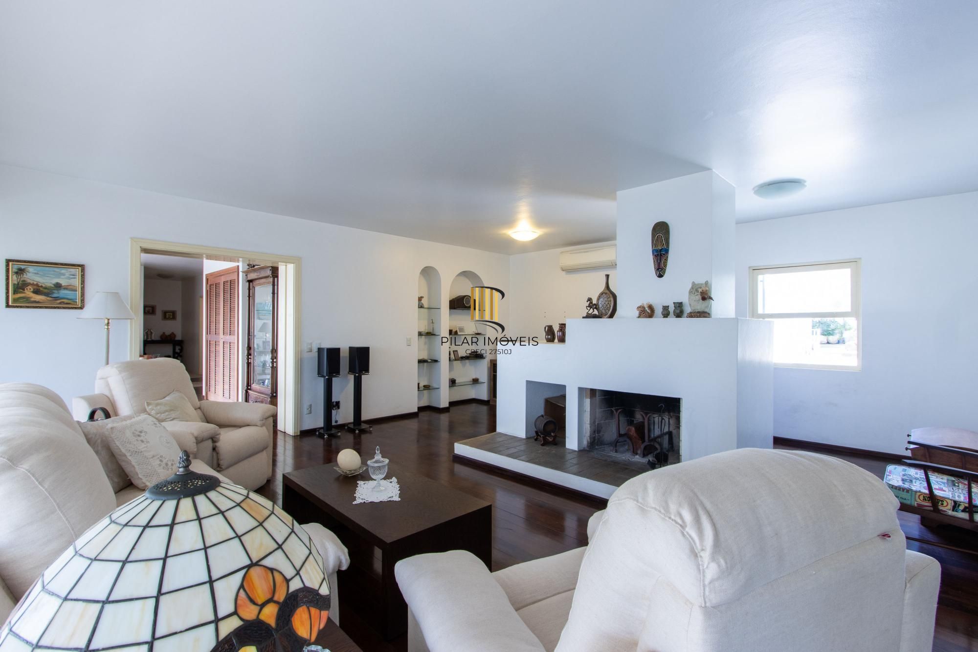 Casa com piscina Bairro Cristal