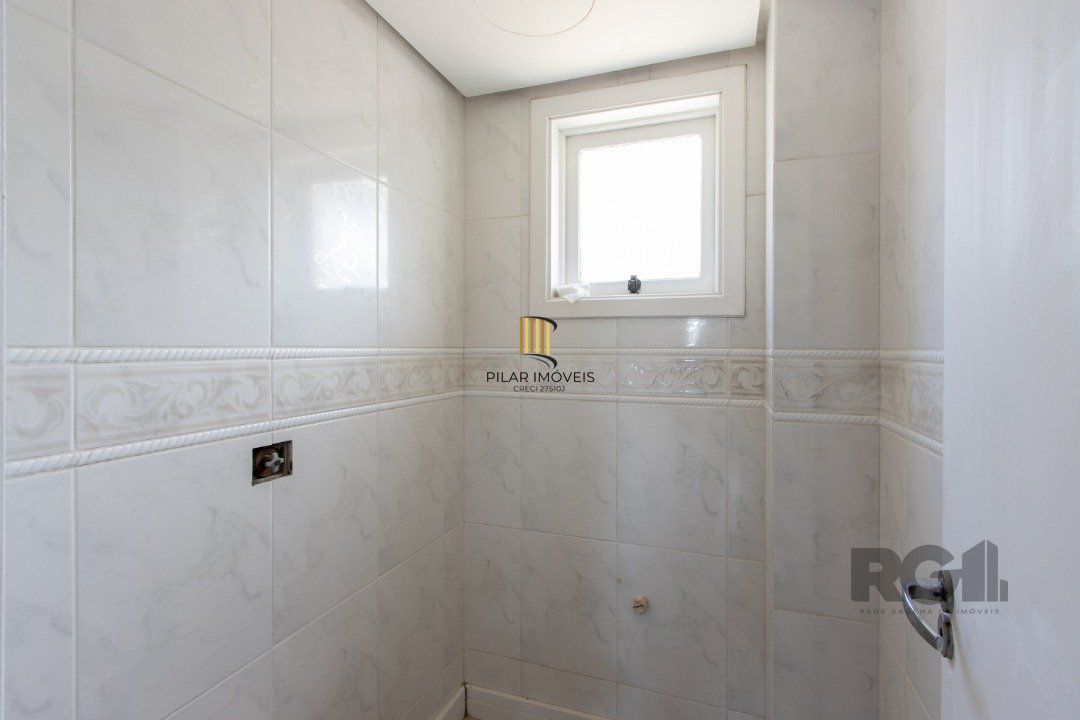 Sobrado novo,  4 quartos (1 suite), 440m² privativos - Bairro Guarujá