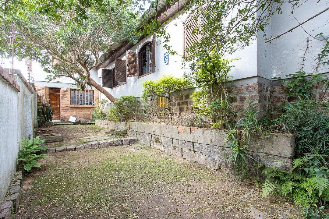 Casa 4 Dormitório(s) Bairro Nonoai