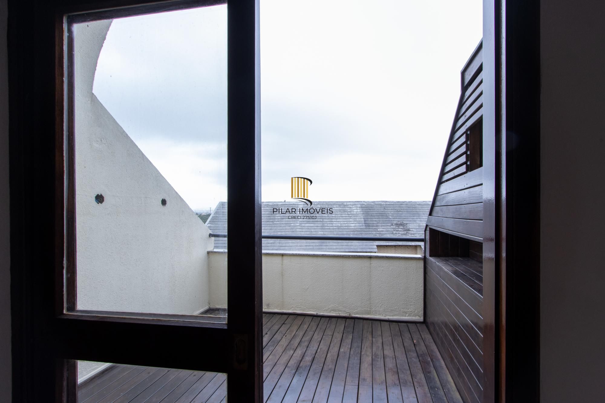 Casa de Condomínio 3 dormitórios no bairro Cristal