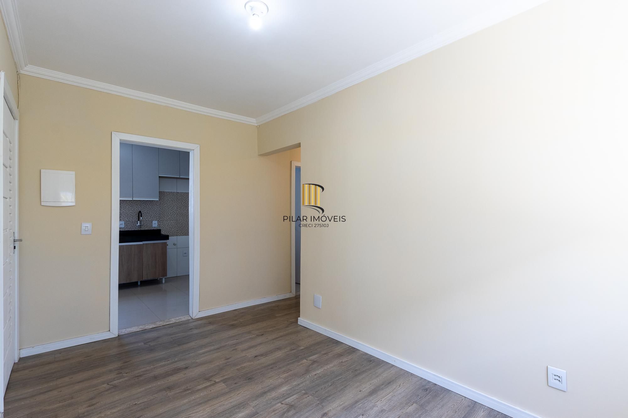 APARTAMENTO REFORMADO, 3 QUARTOS, 1 VAGA ROTATIVA - BAIRRO CAMAQUÃ