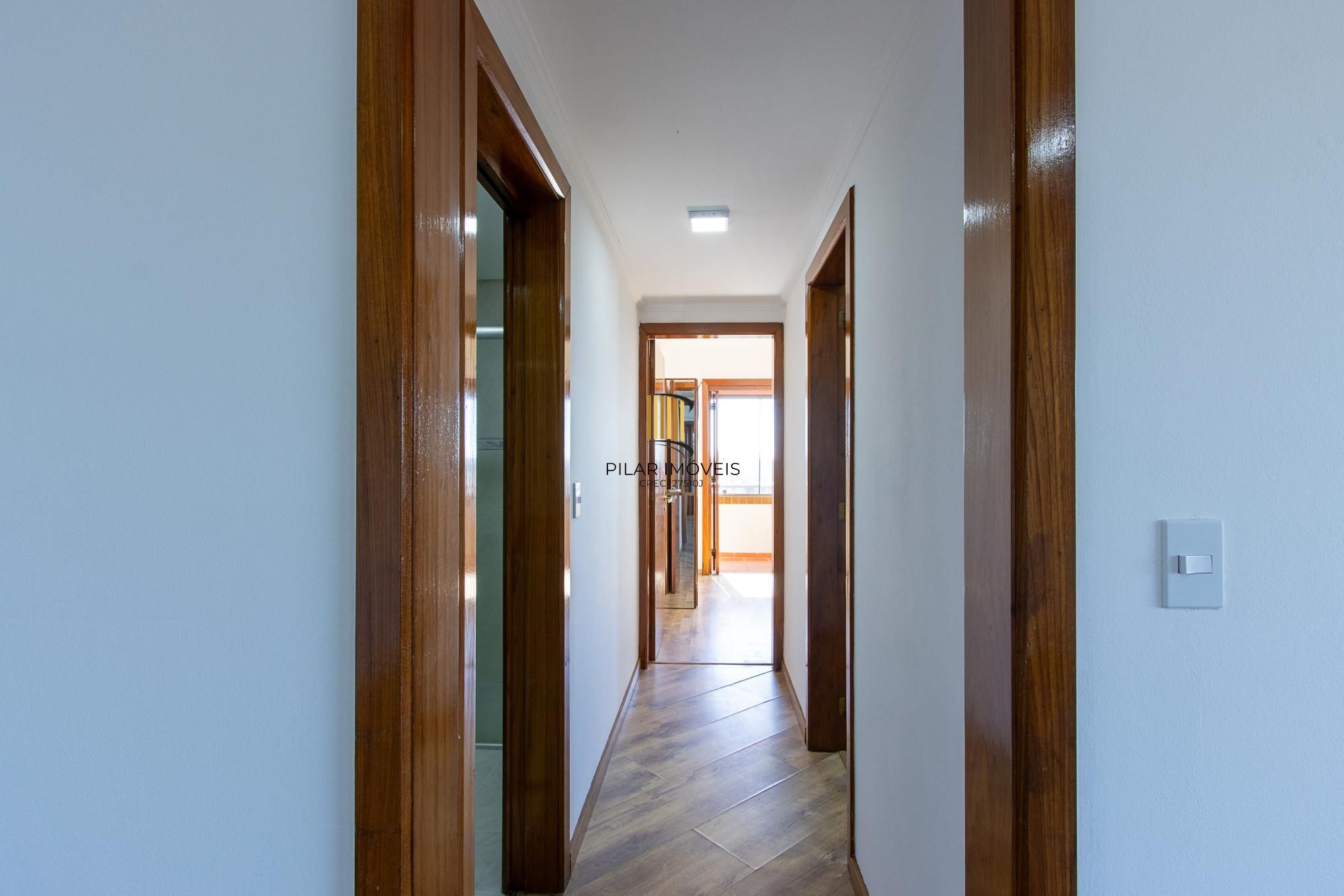 Apartamento de 2 dormitórios, 1 suíte e 2 vagas de garagem no bairro Tristeza.
