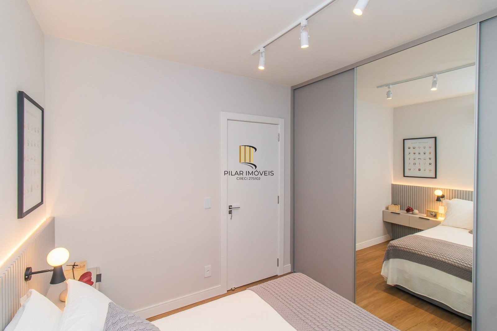 Apartamento mobiliado e reformado no Passo da Areia