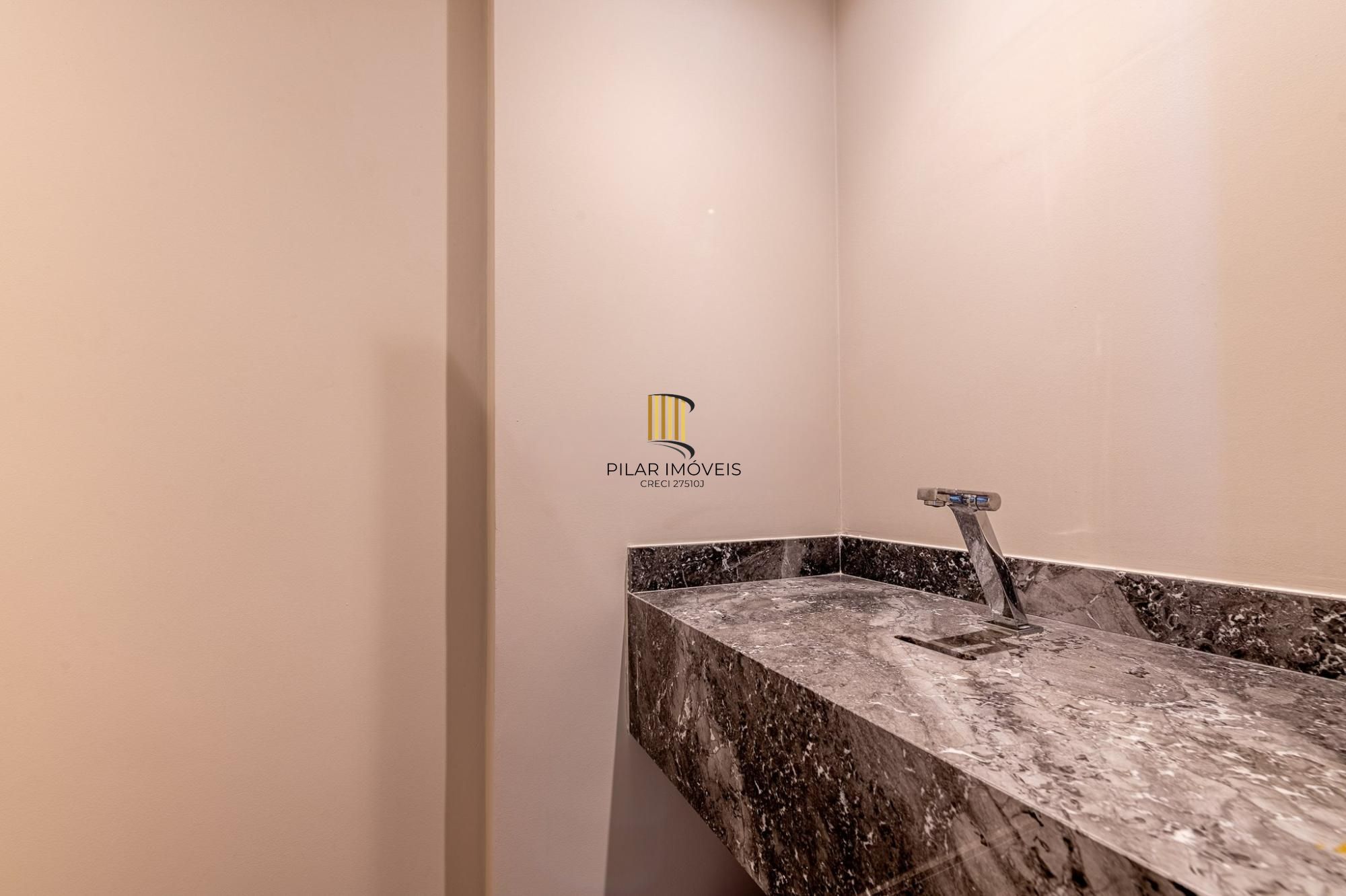 Casa de 4 dormitórios no bairro Três Figueiras