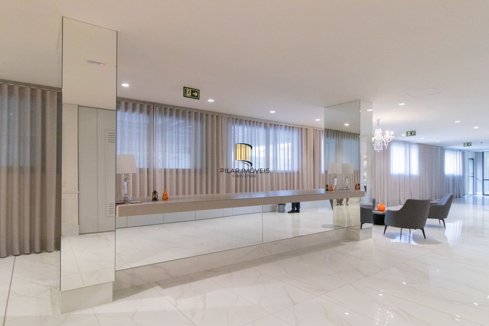 APARTAMENTO SEMIMOBILIADO 2 DORMITÓRIOS SENDO 1 SUÍTE E 1 VAGA ESCRITURADA