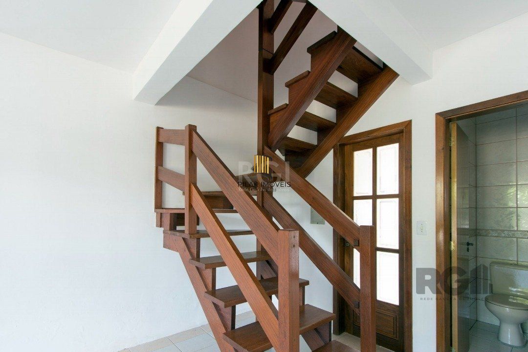 Casa 3 dormitórios no bairro Serraria