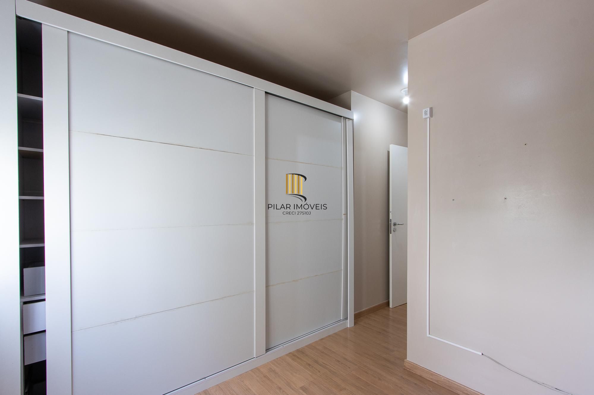 Apartamento de 2 dormitórios com suíte, churrasqueira e infraestrutura completa na Zona Sul de Porto Alegre.