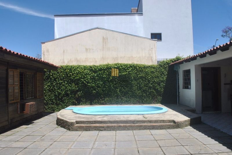 Casa para Venda - 250m², 3 dormitórios, 4 vagas - Serraria