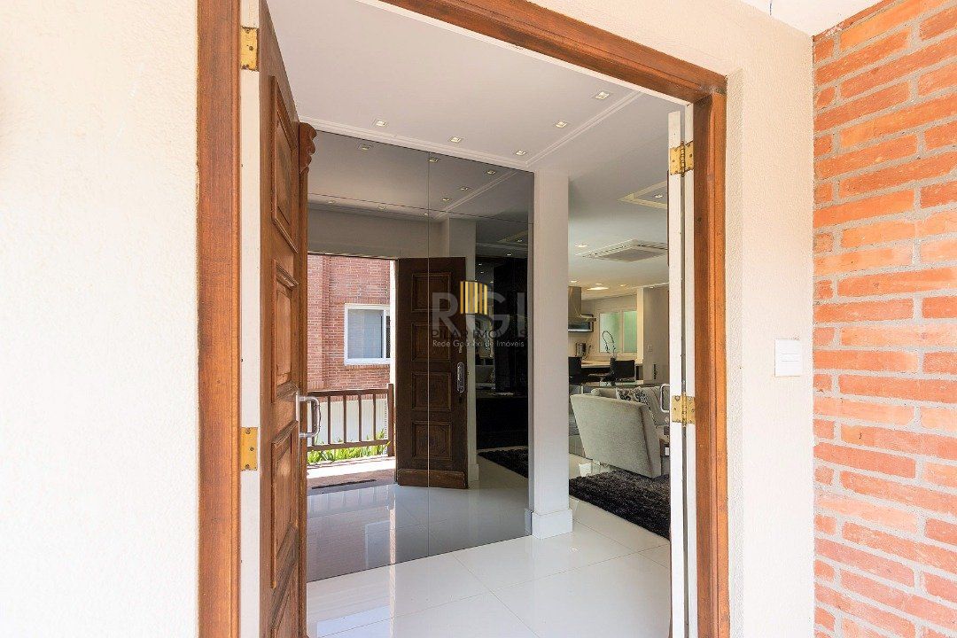 Casa Condominio para Venda - 380m², 3 dormitórios, sendo 3 suites, 4 vagas - Pedra Redonda