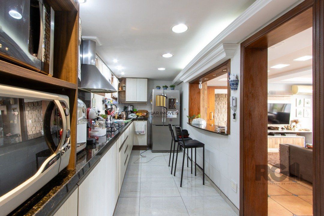 Casa 3 dormitórios no bairro Medianeira