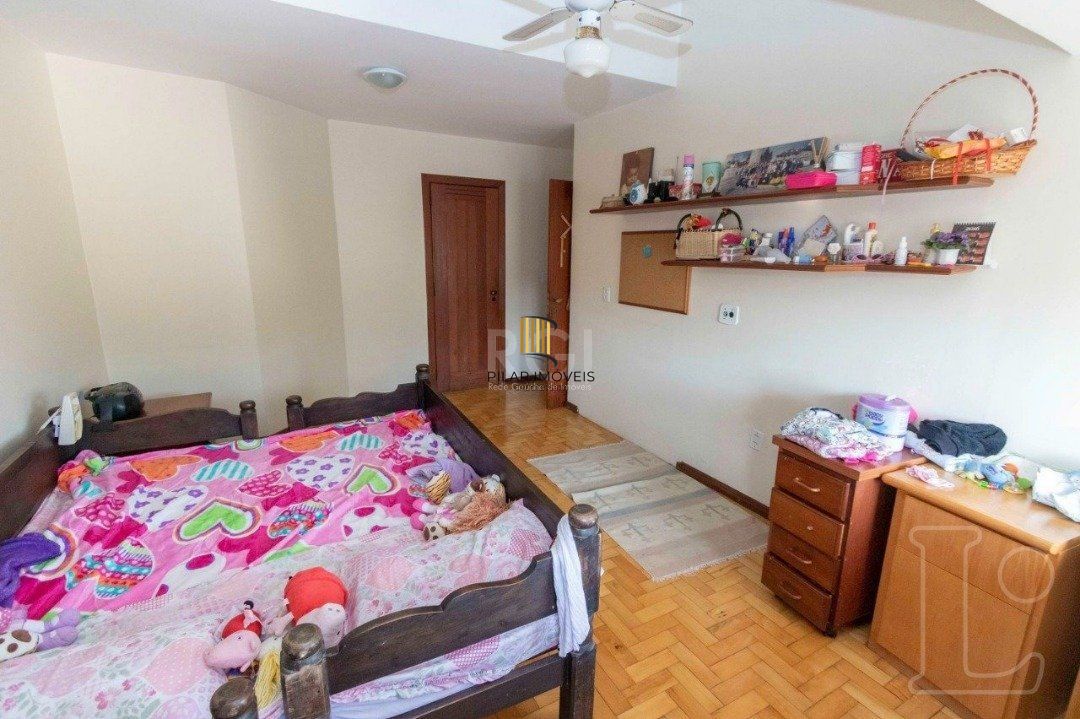 Casa para Venda - 349m², 4 dormitórios, sendo 1 suites, 3 vagas - Tristeza