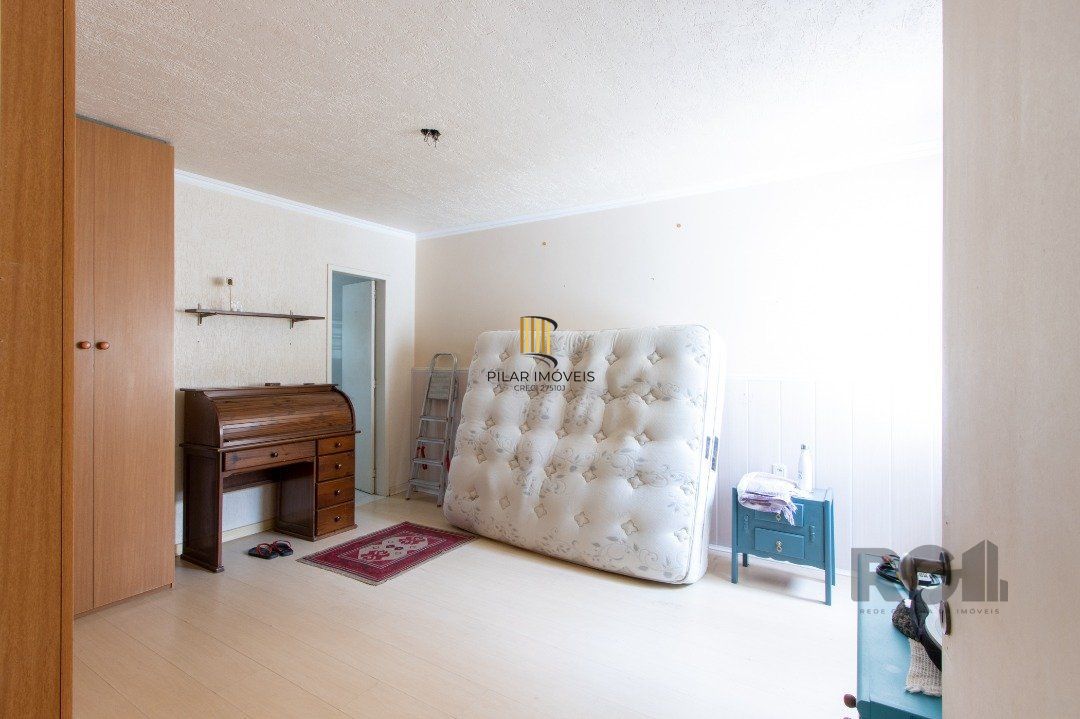 Casa para Venda - 239m², 5 dormitórios, sendo 1 suites, 2 vagas - Hipica