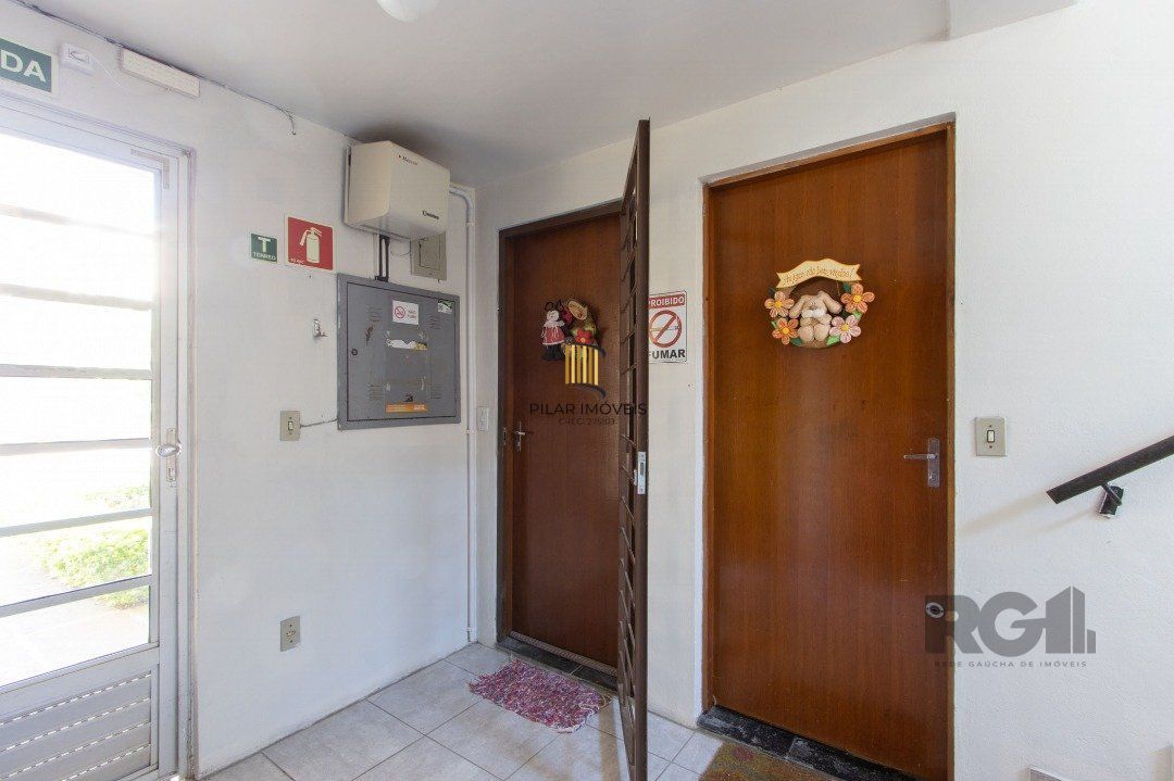 Apartamento semimobiliado com 2 dormitórios, banheiro social e 1vaga rotativa
