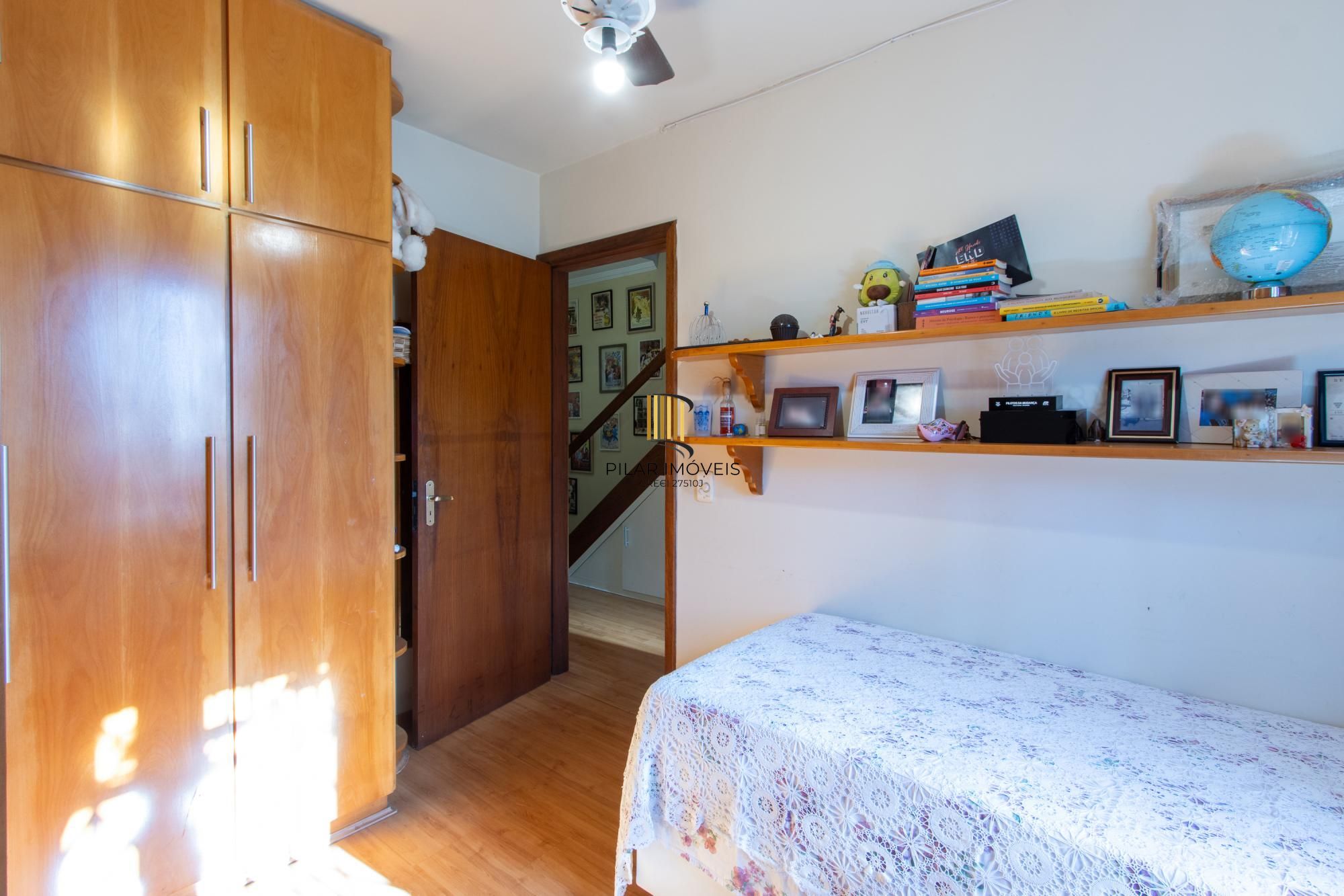 CASA EM CONDOMÍNIO NO BAIRRO IPANEMA — 4 DORMITÓRIOS (2 SUÍTES) — 2 VAGAS