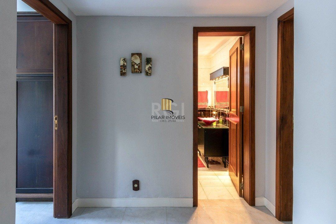 Casa para Venda - 451.63m², 5 dormitórios, sendo 1 suites, 4 vagas - Cristal