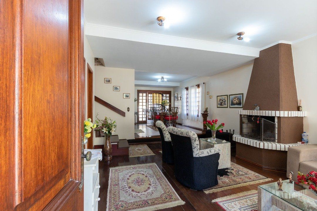 Casa com piscina para Venda , 4 quartos, sendo 1 suite, 3 vagas