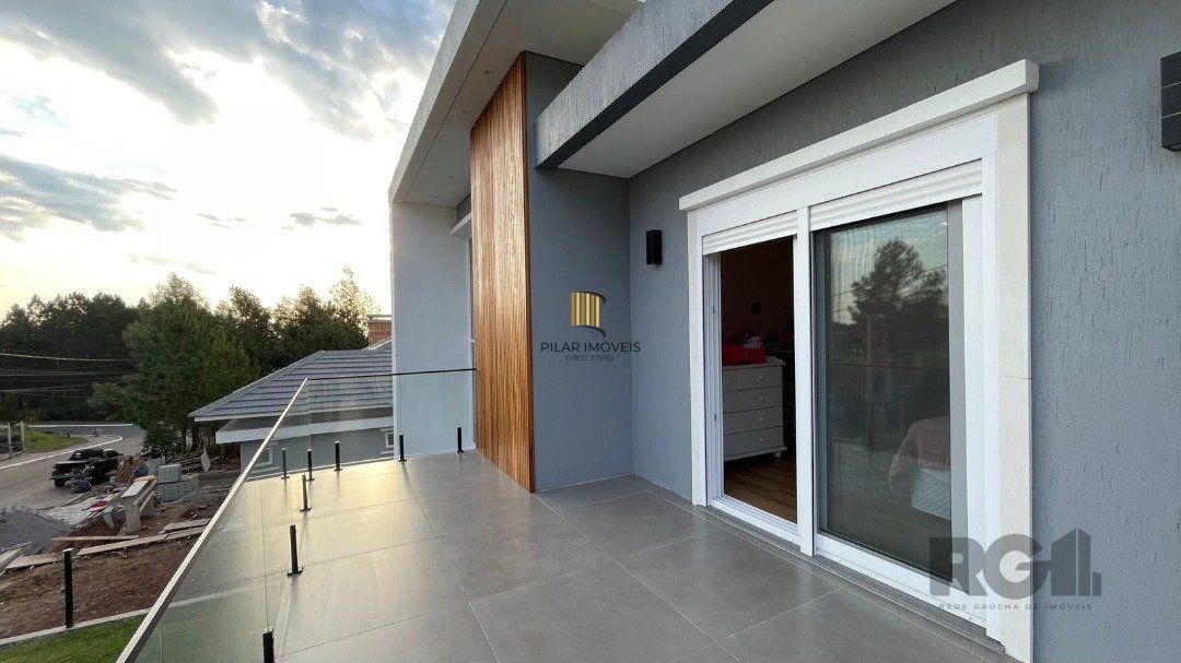 Linda Casa Ampla com 3 Suítes Construída Recentemente em Condomínio no Bairro Nobre de Gramado - Pilar Imóveis