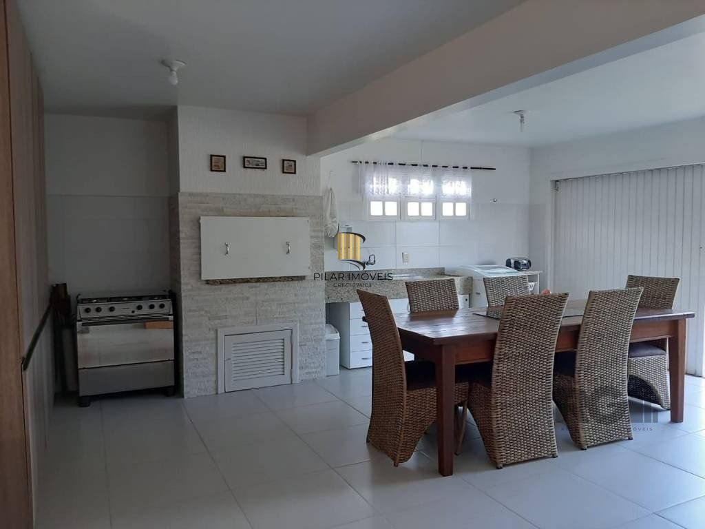 Casa 5 dormitórios no bairro Centro