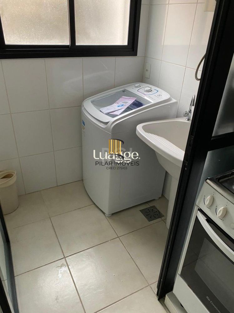 Apartamento de 02 dormitórios com garagem