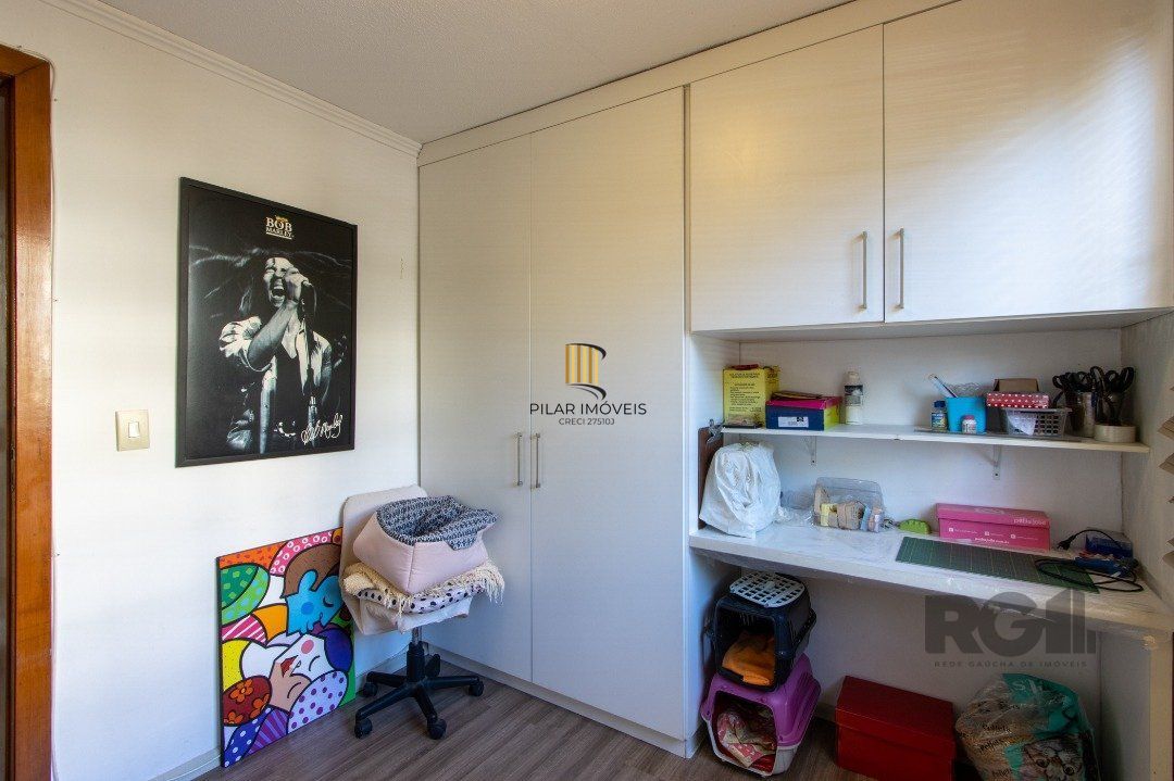 Apartamento semimobiliado com 2 dormitórios, banheiro social e 1vaga rotativa