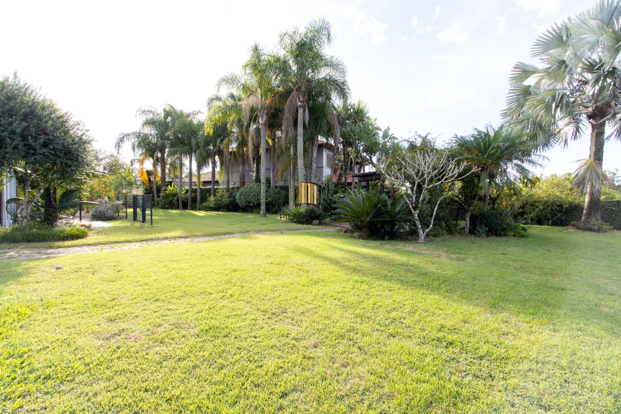 Casa térrea/2.371m2 de terreno no Condomínio Terra Ville, com fundo para o lago.